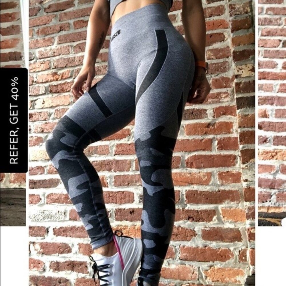 ABS2B gray black scrunch camo leggings size small